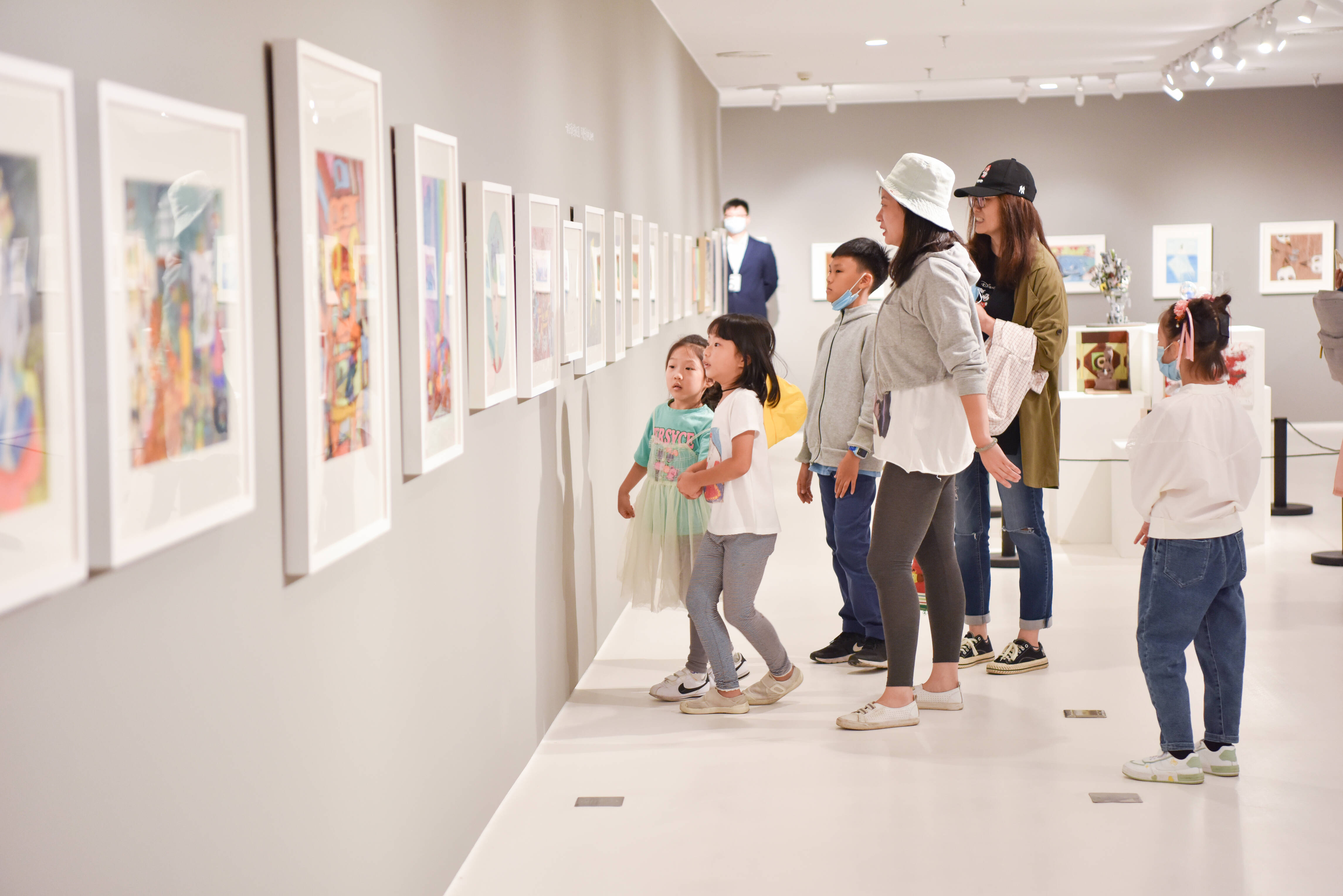 “央美·鲁信全国儿童美术作品大赛优秀作品展”首展在济南开幕