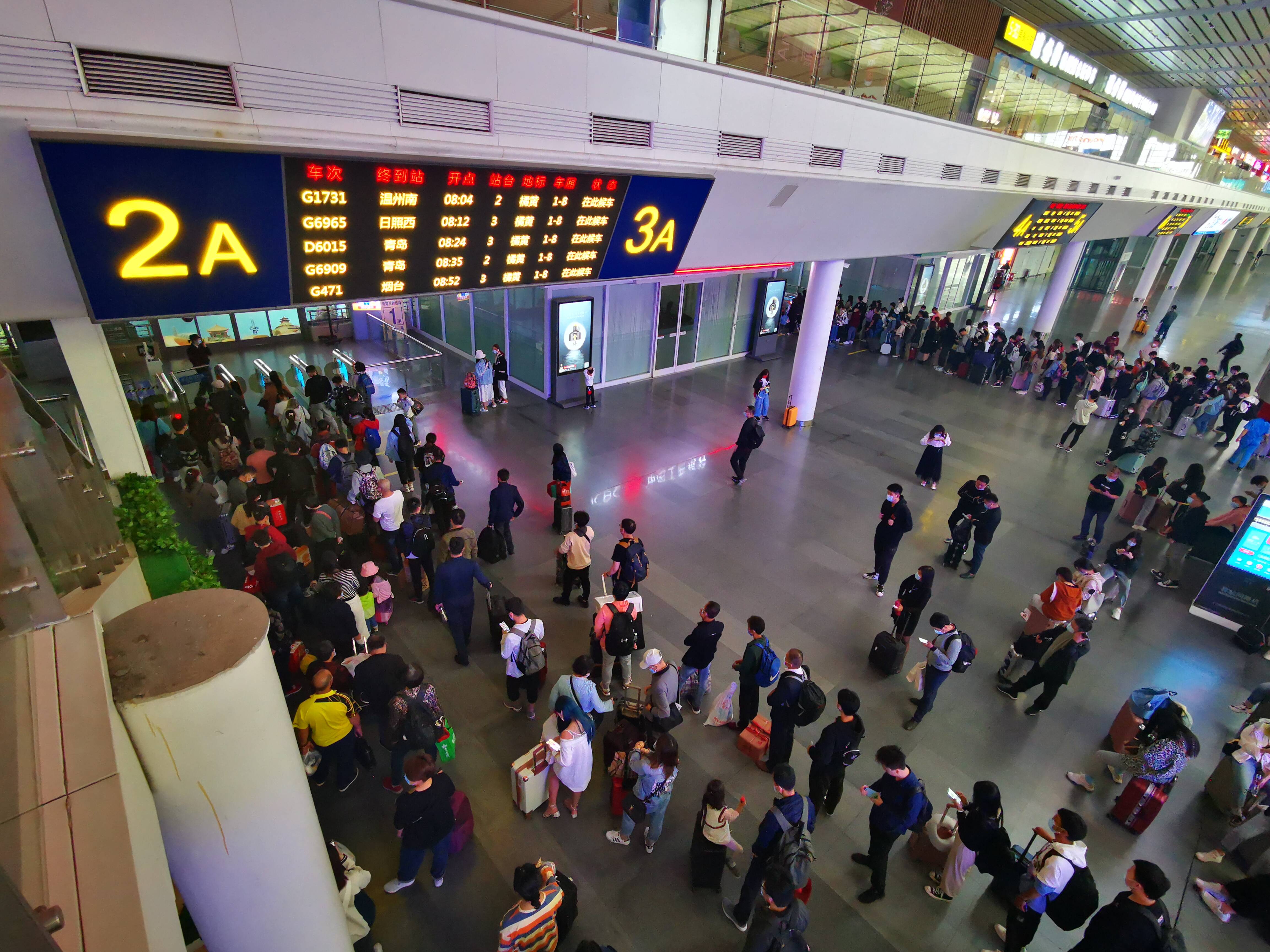 日均发送旅客48.9万人 济南局假期客流恢复至去年同期八成