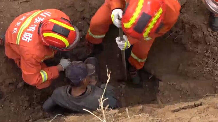 46秒丨工地坍塌导致工人被埋 滨州阳信消防紧急救援