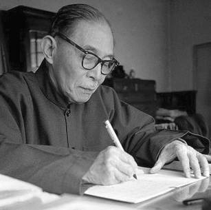 茅盾原名沈德鸿,笔名茅盾,方璧等.