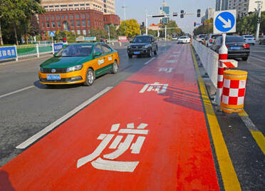 潍坊城区首现逆向可变车道 不会走的看这里