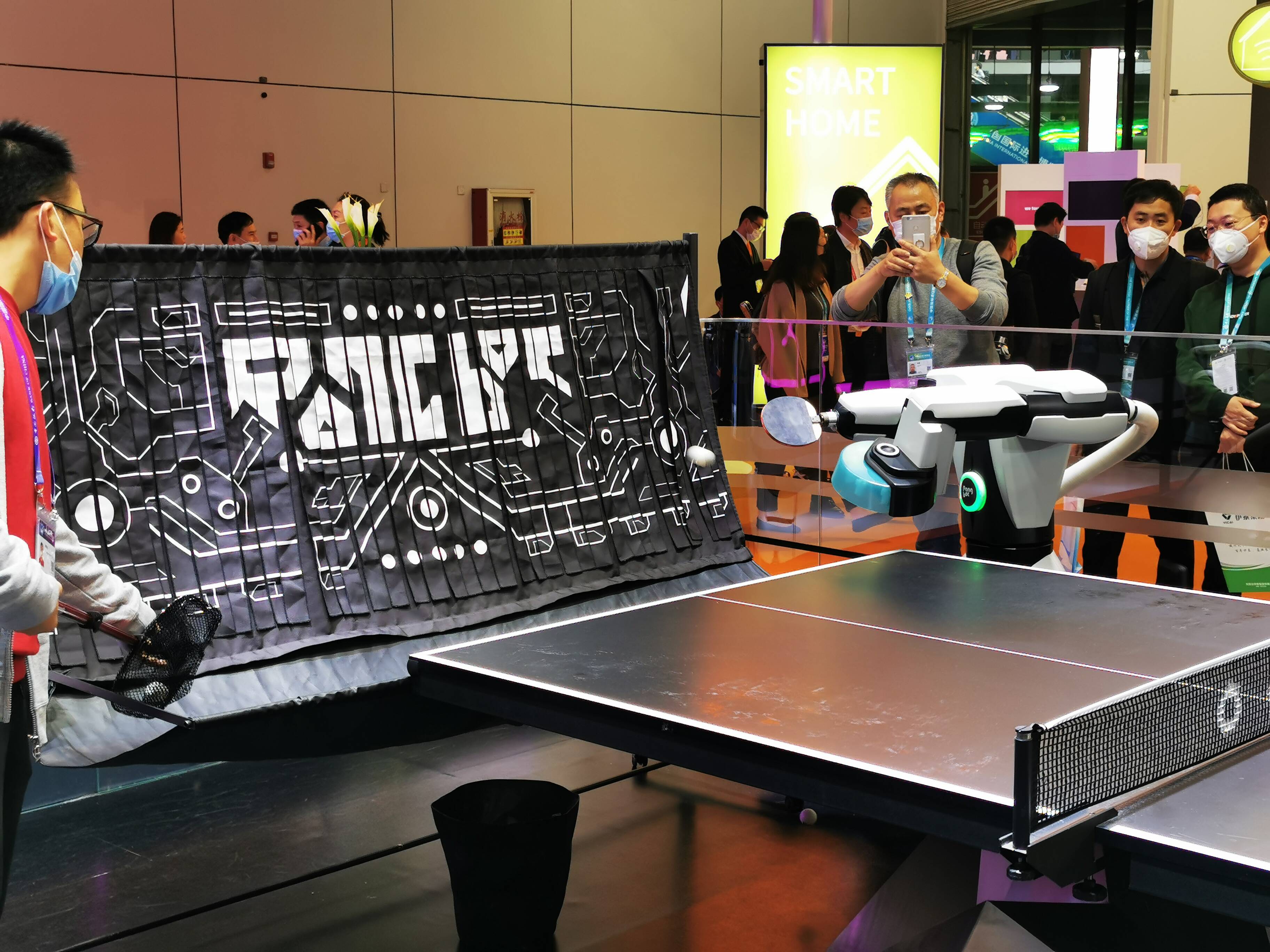 全球首款支持“5G+AI”的乒乓球机器人来啦！