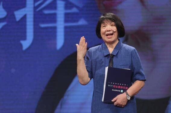 国家一级作家,著有《毕淑敏文集》十二卷,长篇小说《红处方》《血玲珑