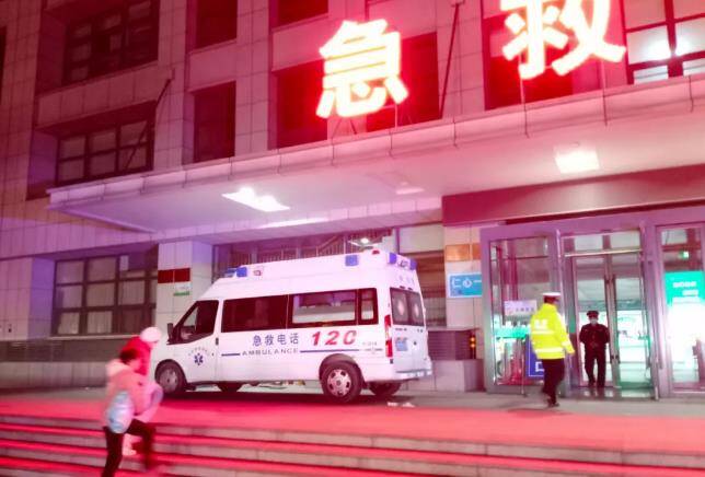 滨州惠民十天大的婴儿凌晨窒息昏迷 交巡警紧急护送就医