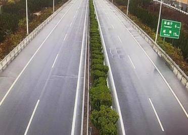 威海辖区内各条高速公路全线降雨，目前通行正常