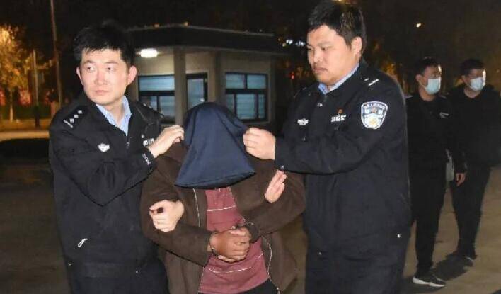 18年前命案逃犯刘某坤被庆云警方抓回，原来藏在广东汕头收废品！