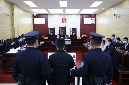 滨州开发区法院公开开庭审理李炳杰等8人涉恶案件