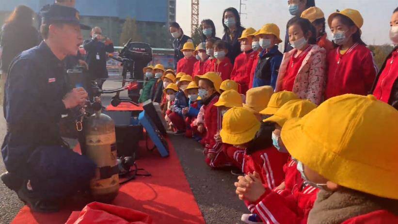 32秒丨消防宣传教育从娃娃抓起 滨州萌娃走进消防站