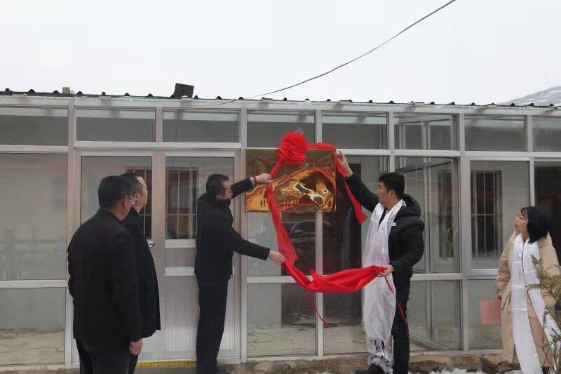 中建八局二公司捐建的卓尼县杜家川村扶贫车间揭牌启用