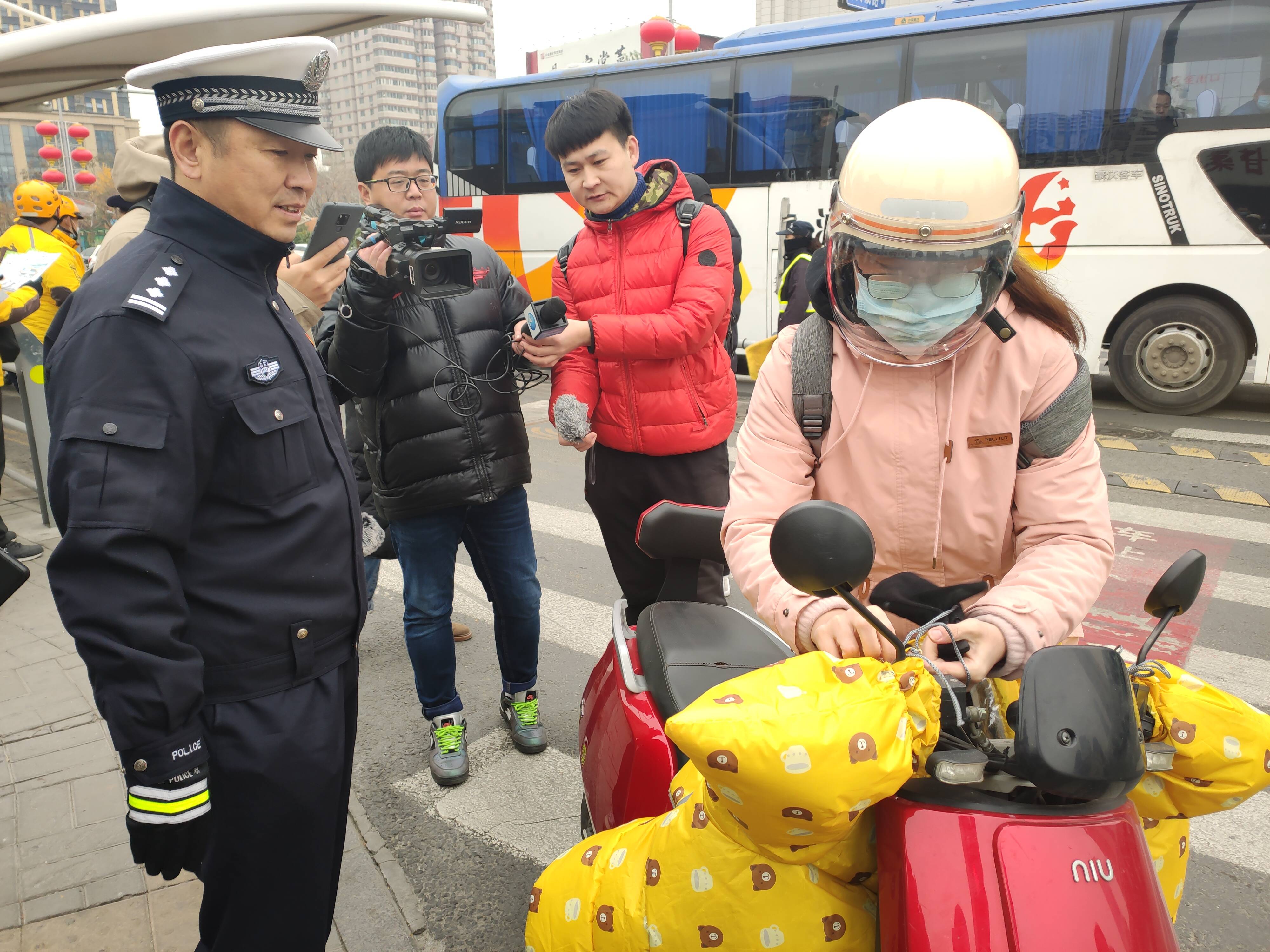 今起济南开展为期两月电动车专项整治 加装防寒被纳入范围 处罚方式更人性化