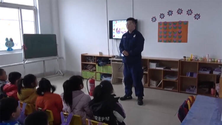 37秒｜关注消防、生命至上 滨州阳信消防大队走进幼儿园开展消防安全知识培训