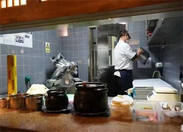 威海168家餐饮单位获得“明厨亮灶”示范店称号