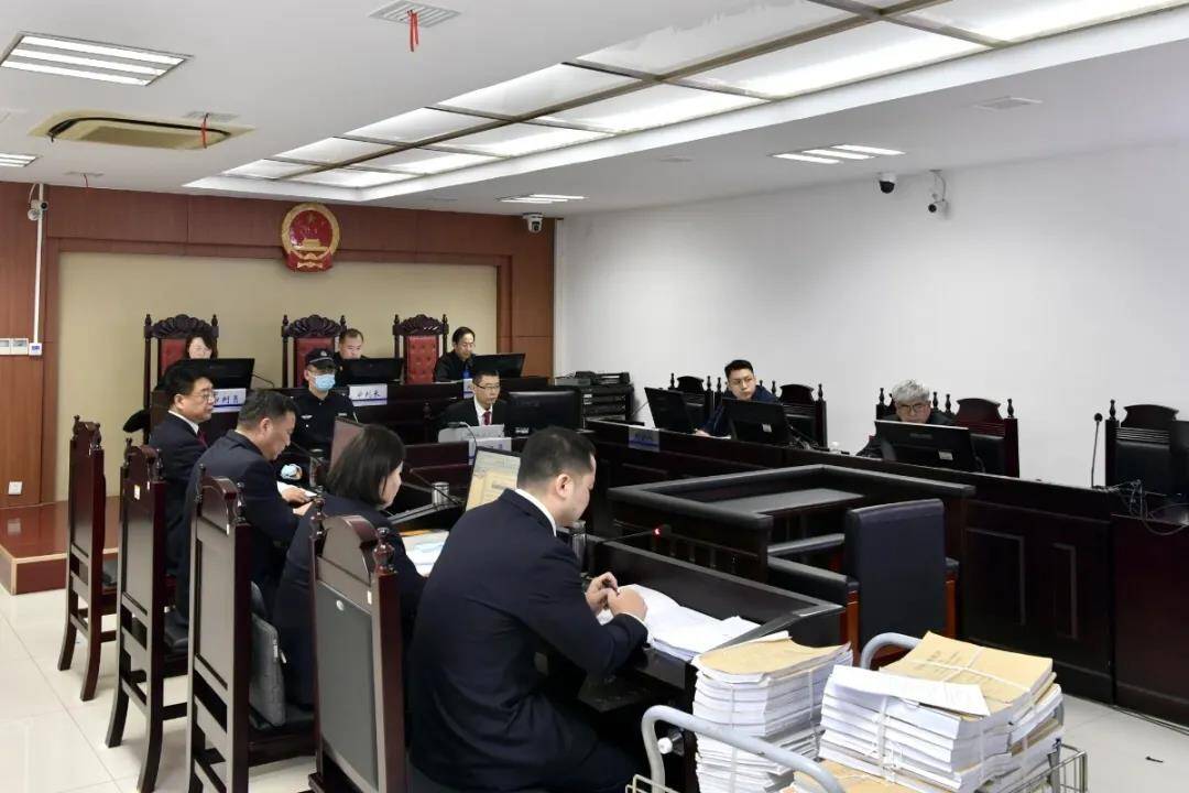 济南：钟某、崔某春参加黑社会性质组织犯罪案一审开庭