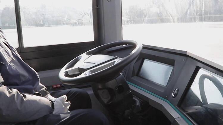 Vlog｜聊城首辆自动驾驶公交车进入道路测试阶段，闪电新闻带您“上车”体验
