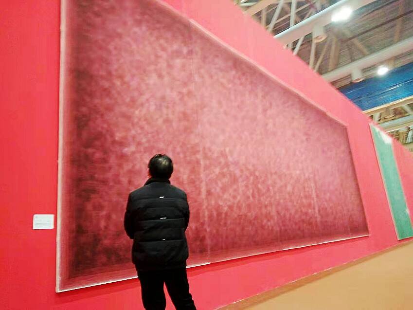 46秒丨以“方块”展示水墨之美！199幅桑火尧“境象主义”艺术作品亮相潍坊