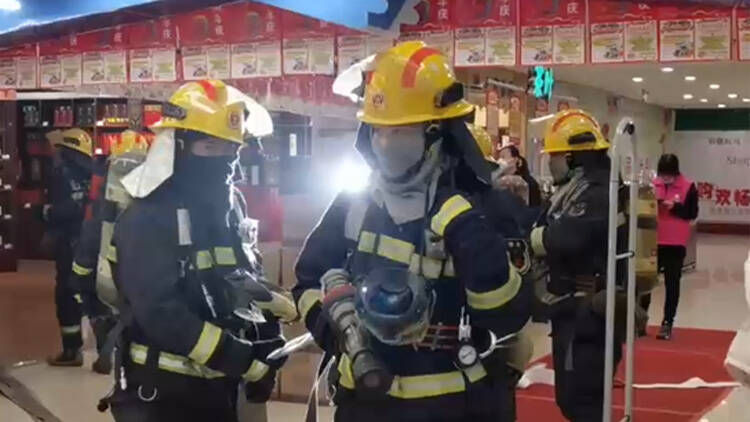 51秒｜滨州市消防救援支队开展大型商业综合体实战拉动演练确保节日安全