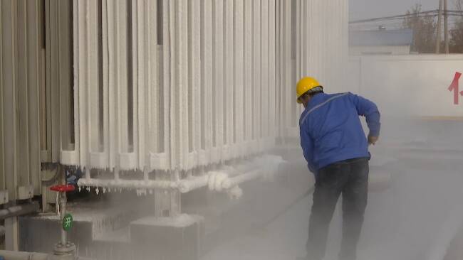 55秒丨增强人工除冰、错峰启用设备 潍坊燃气企业这样应对极寒天气
