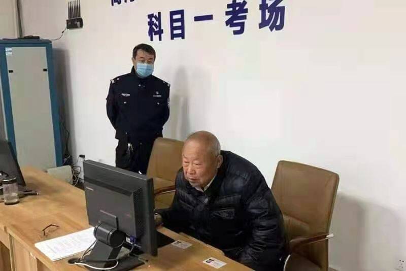 ​公安部12条放管服新规实施以来 济南有27名70岁以上老人报名学车