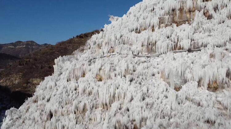 25秒|青州西南山区现冰瀑奇观宛若“仙境奇缘”
