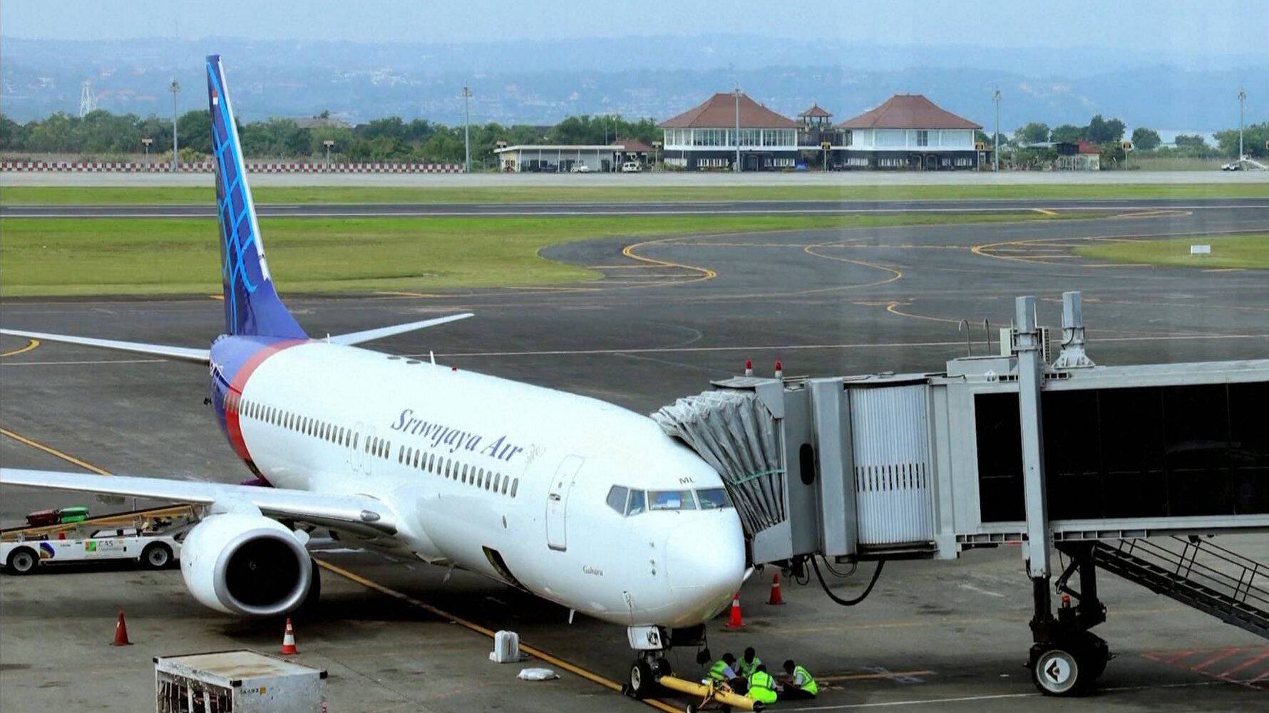 54秒丨印尼三佛齐航空一架波音737客机失联 或已坠毁