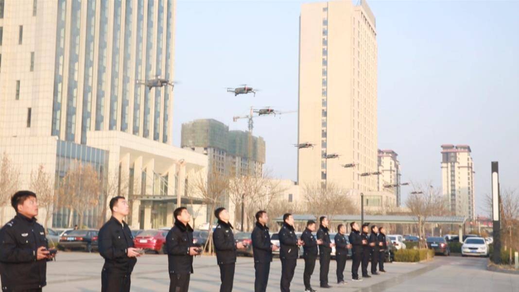 29秒丨滨州阳信县“空中警察”队伍建成以来出动巡查喊话3000余架次