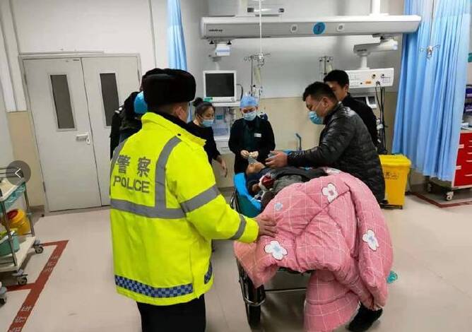 保驾护航｜滨州市滨城交警大队救助一名动脉割伤病人