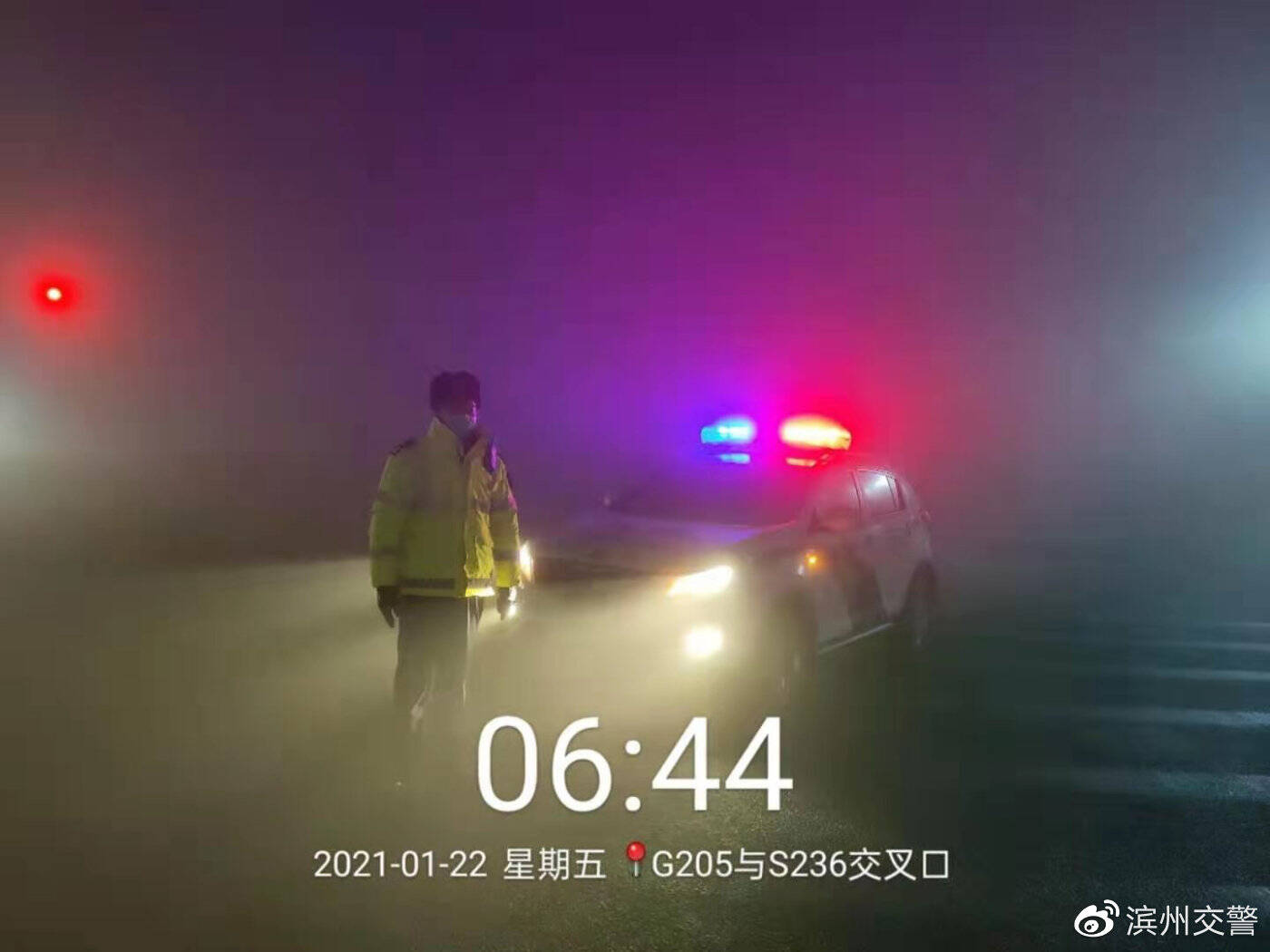 雾“锁”滨州，交警以雾为令、闻警而动 全力护航保畅通