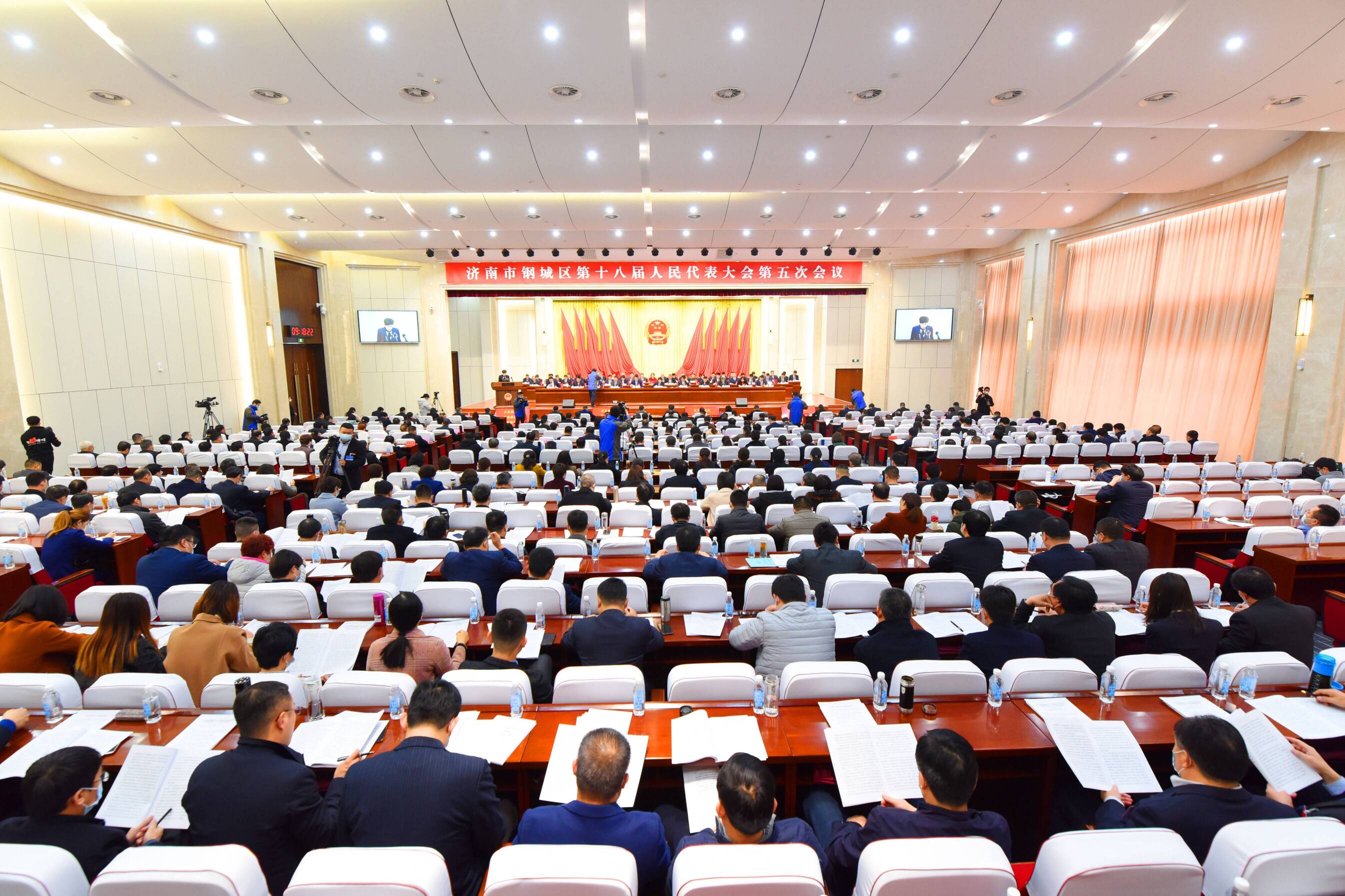 济南市钢城区第十八届人民代表大会第五次会议开幕