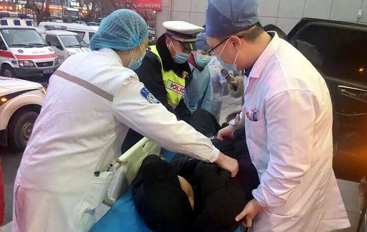 老人重病昏迷、幼童患急性肠套叠…临沂罗庄交警1小时内两次为生命护航