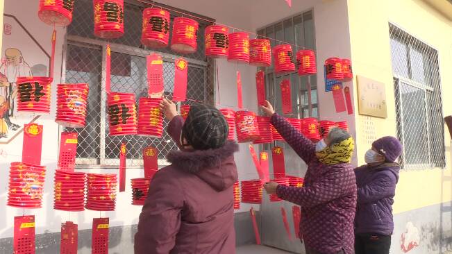 36秒丨对联、窗花、灯笼免费送！潍坊昌乐村民领到了千余份“新春大礼包”