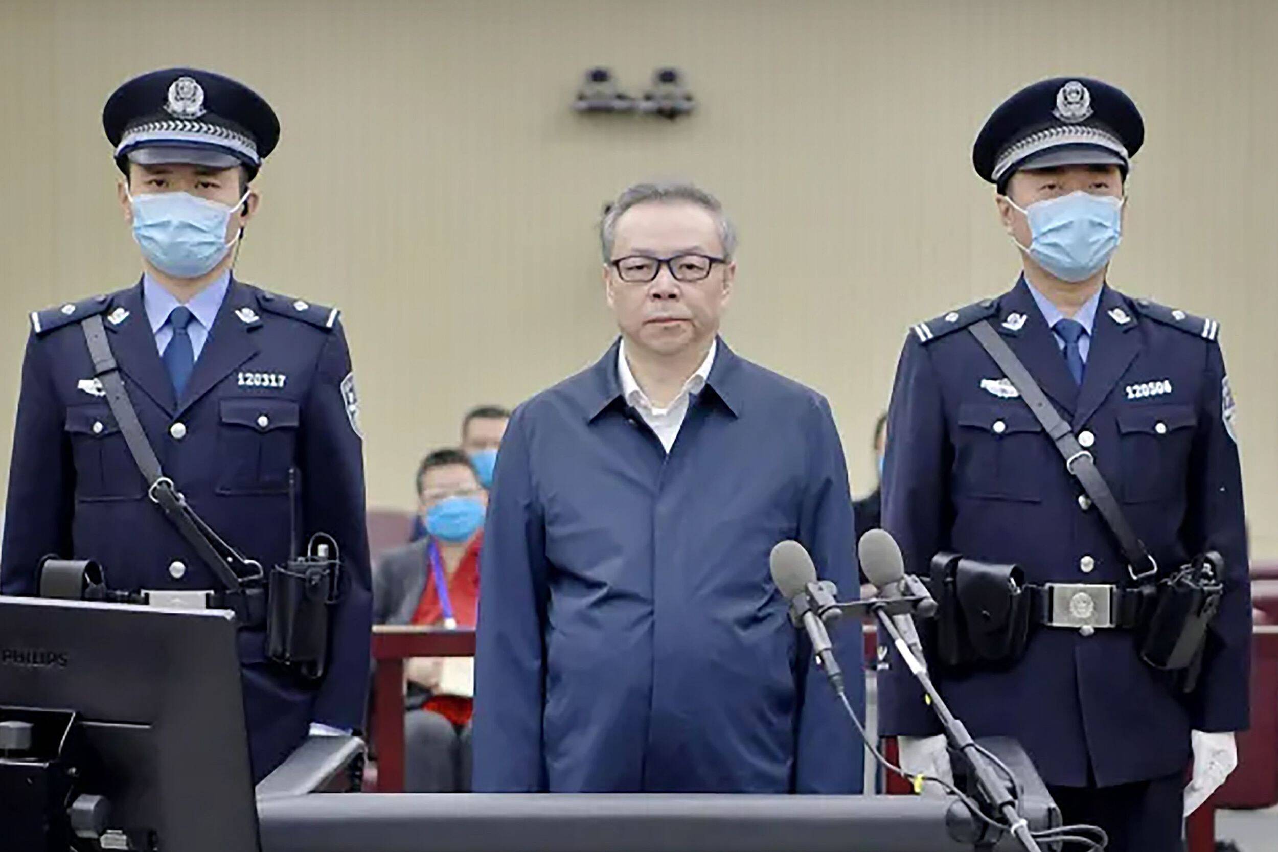 天津市第二中级人民法院依照法定程序对赖小民执行了死刑
