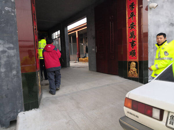 滨州阳信一少年与父拌嘴被弃半途 路边拦停警车求助交警