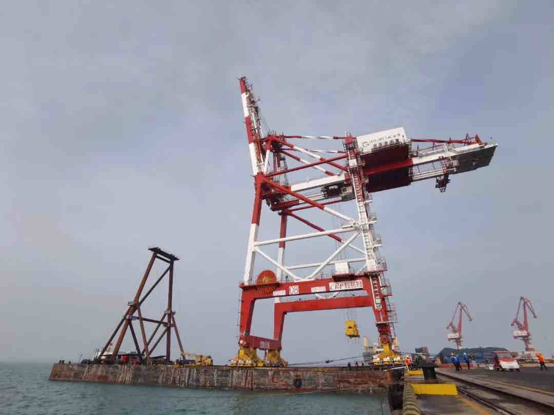 大年初一添新丁，山东港口威海港集装箱码头迎来“巨无霸