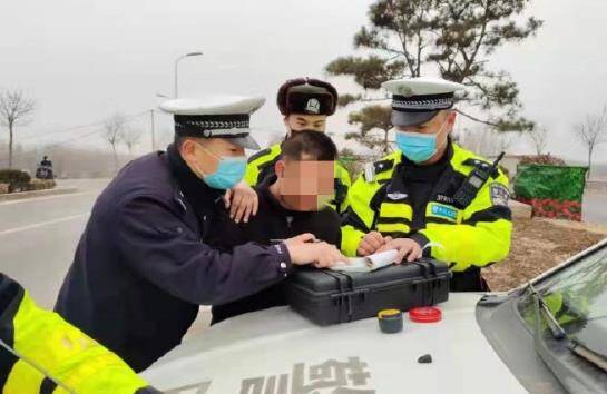 滨州一男子酒后驾车 路遇交警被依法处罚