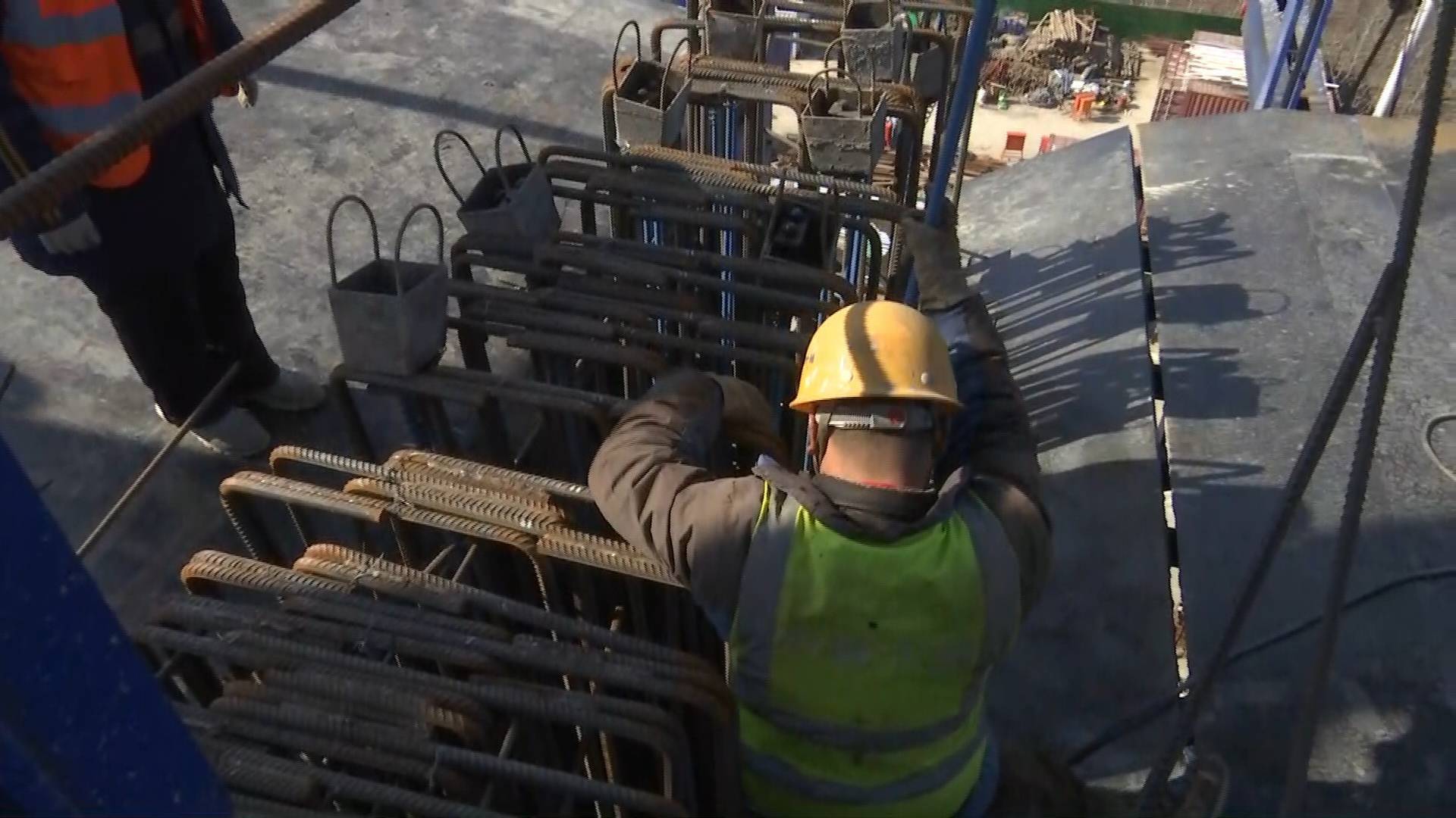 济莱高铁：1000多名工人坚守工地不间断施工  确保工程按时通车
