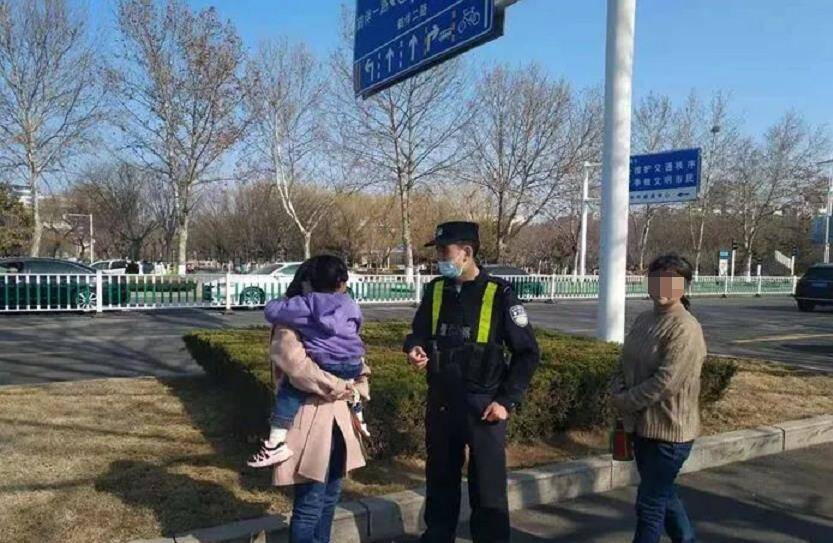 2岁孩子公园走失 滨州邹平民警及时帮助找回
