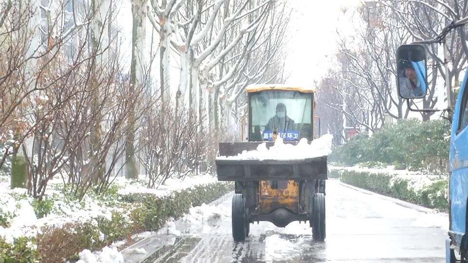 36秒丨济宁嘉祥县多部门联合开展除雪作业 保障道路通畅