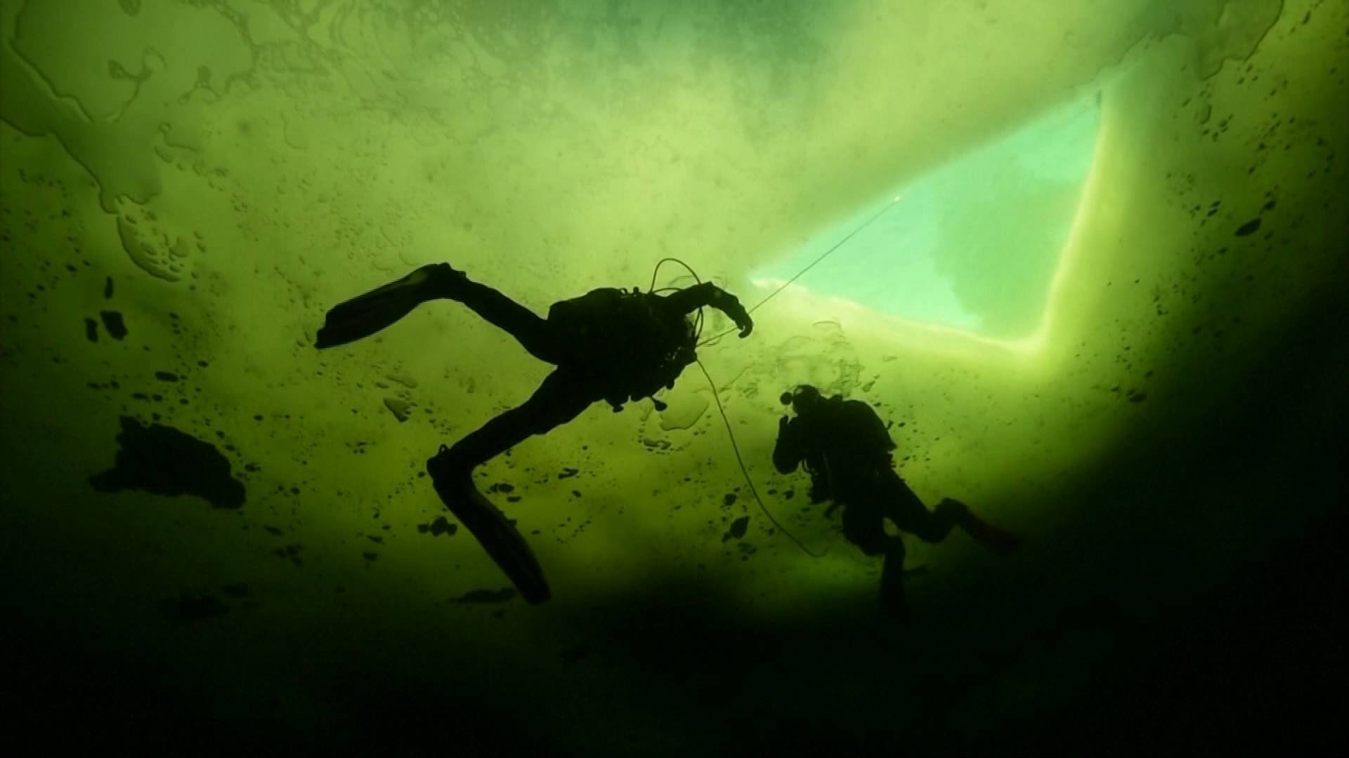61秒｜俄罗斯举办冰下艺术展 想看展必须穿戴潜水设备下海