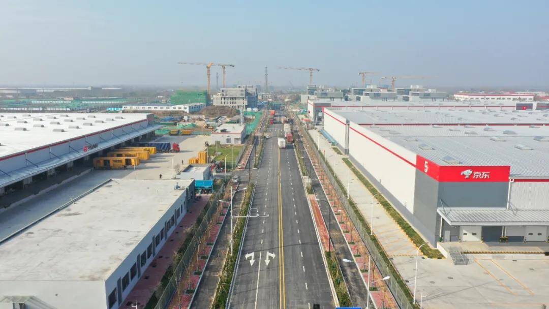 济南先行区数字经济产业园二期六栋厂房主体封顶