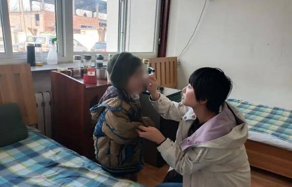 滨州邹平一聋哑儿童出门迷路 民警热心帮助找到其家人