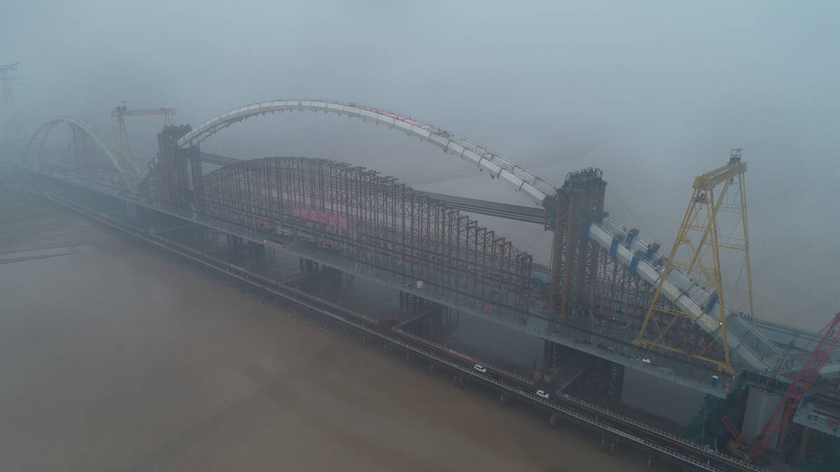 飞吧山东｜​“黄河第一拱、世界第一吊” 齐鲁黄河大桥420米主跨拱肋精准合龙合