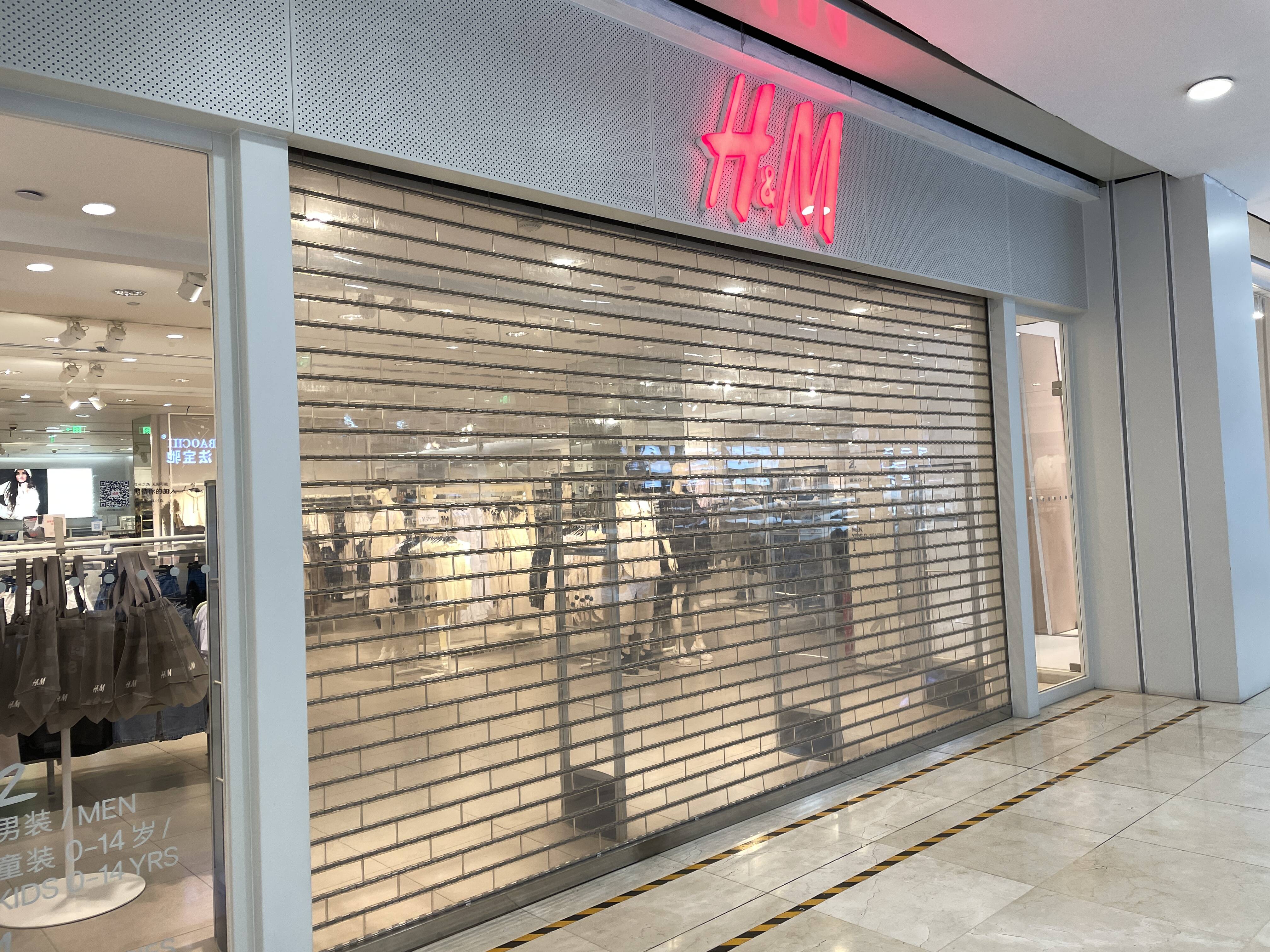 济南一商场H&M店铺暂停营业 相关大屏广告已下架