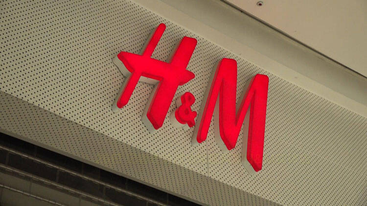 32秒｜潍坊城区两家H&M实体店正常营业 门庭冷清