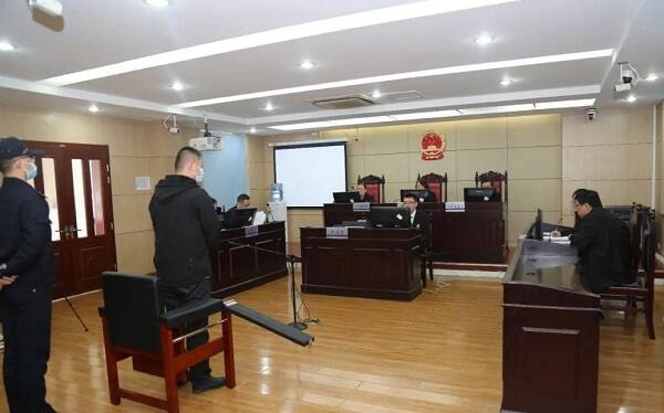 济南市首例袭警案当庭宣判 醉酒殴打民警，判刑一年罚金一万