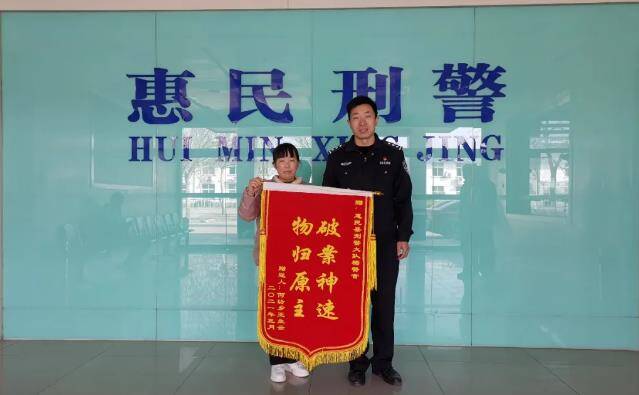 濱州12歲少年在快手看直播打賞5千余元 民警幫助家長追回