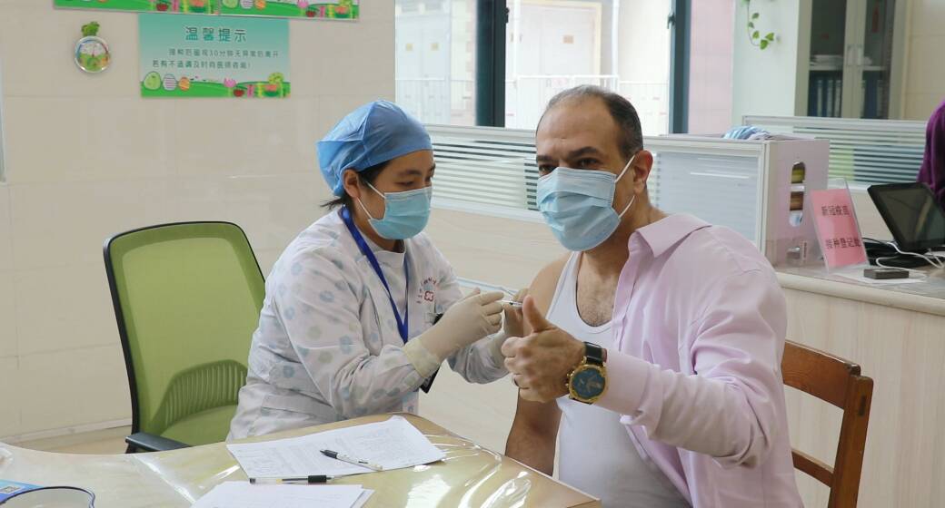 43秒｜枣庄市市中区为辖区26名外籍企业员工接种新冠疫苗