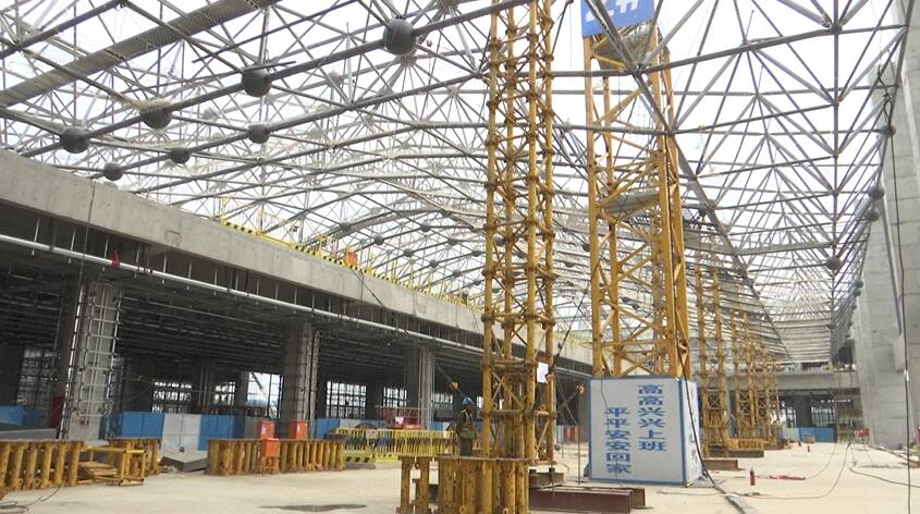 58秒丨鲁南高铁济宁北站钢结构网架顶升就位 结构工程全面完成