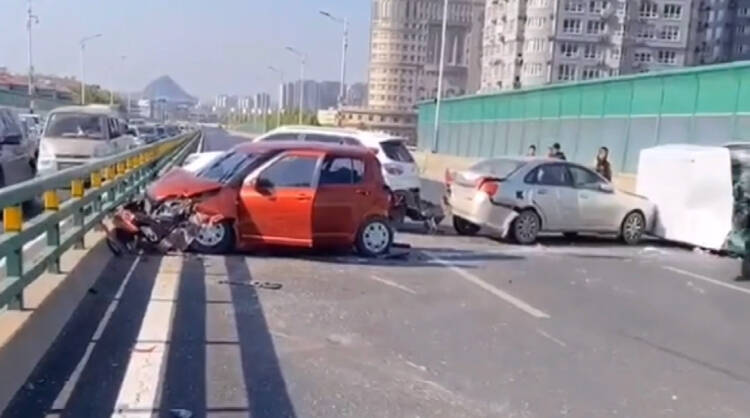 31秒丨济南二环东高架多车相撞致拥堵 现已恢复通行