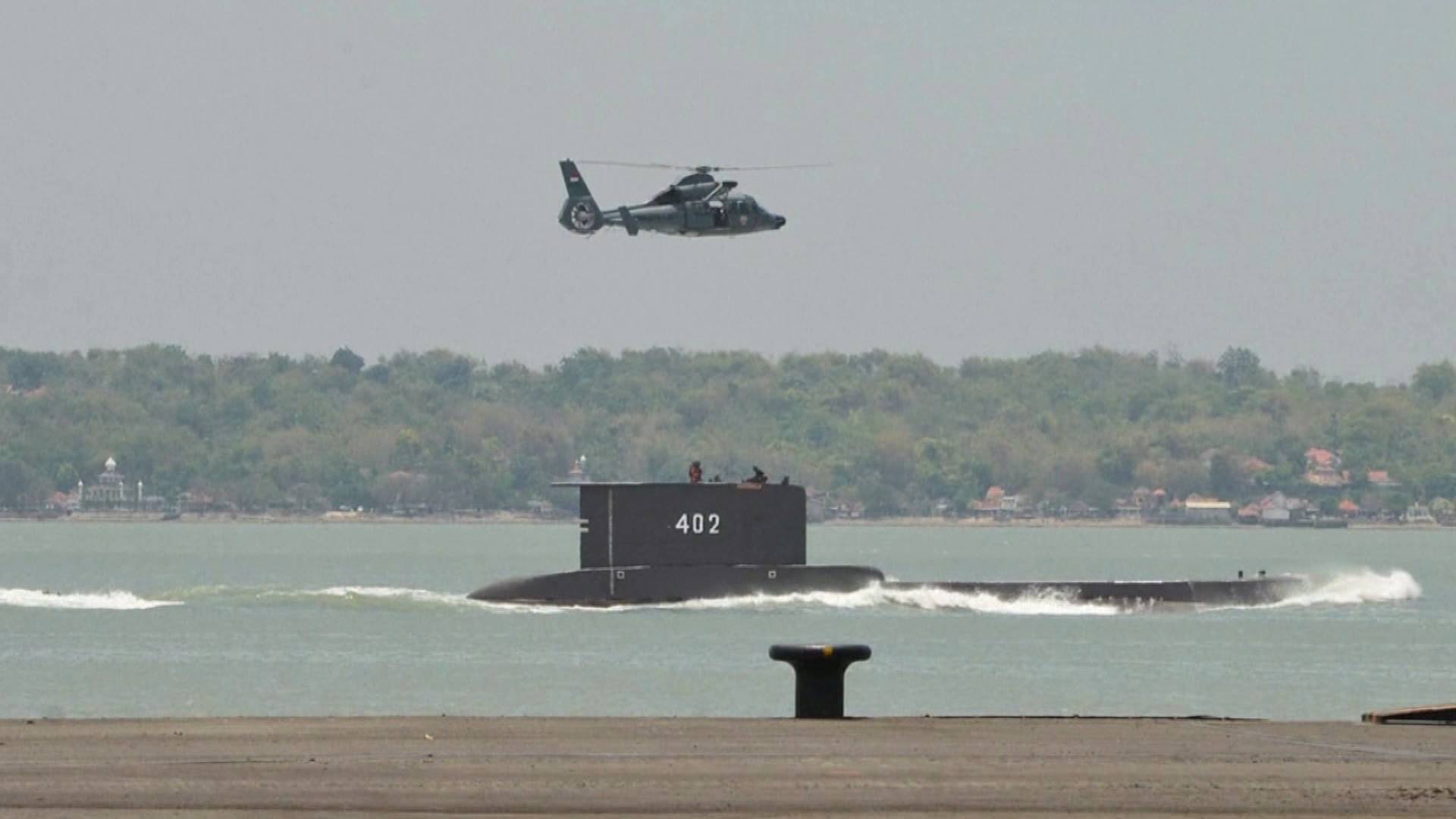 40秒丨印尼一艘载有53人的潜艇失联 搜救工作已经展开