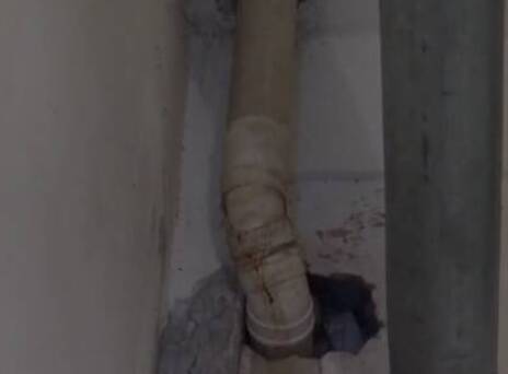下水管破损，潍坊一市民家储藏室成“水帘洞”，谁负责?